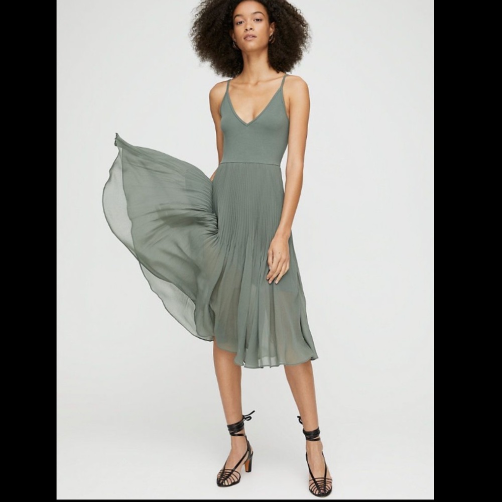Aritzia Wilfred Daphnee Dress in Sage